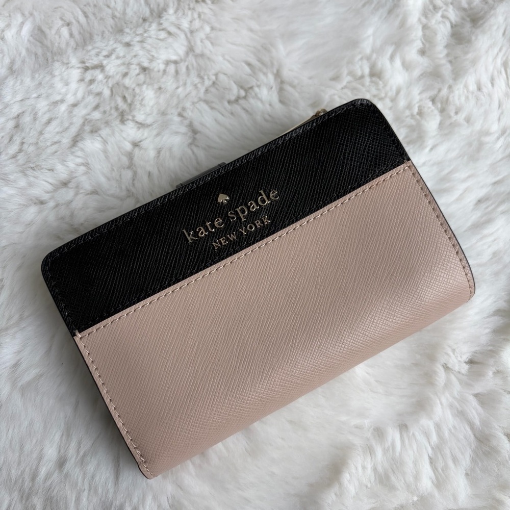 Kate Spade Staci Large Slim Bifold Wallet in Warm Beige/Black